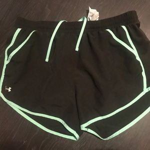 Women’s UA shorts